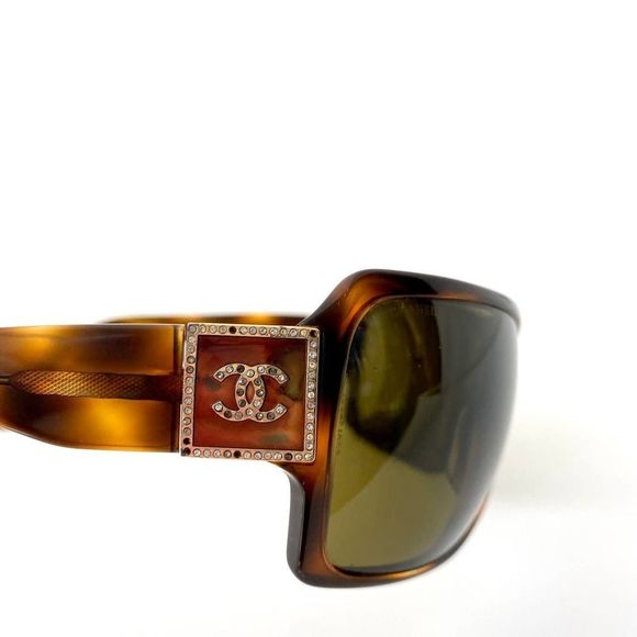 Chanel Oversized Tortoise Frame Gradient Sunglasses - Picture 6 of 11